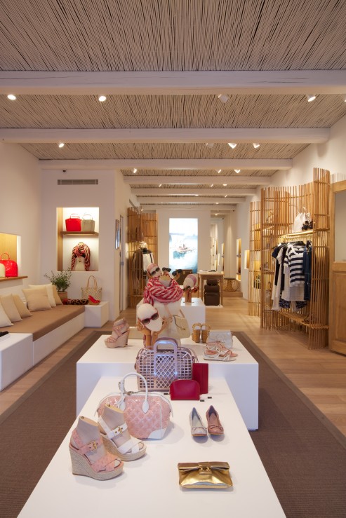 Louis Vuitton pop up in Mykonos! 😍😍😍 #ericasgirlyworld