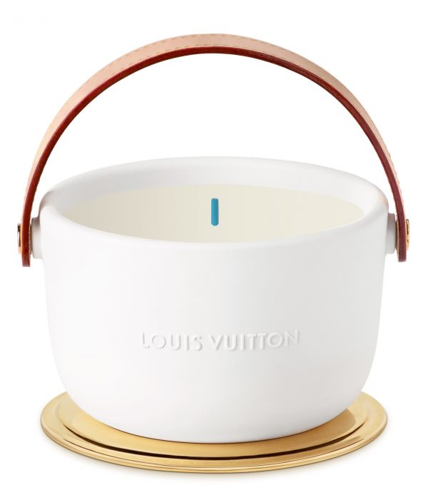 Louis Vuitton on X: Île Blanche: veils of white cotton in a fresh citrus  breeze. This luminous scent is from the first collection of #LouisVuitton  perfumed candles by Jacques Cavallier Belletrud. More